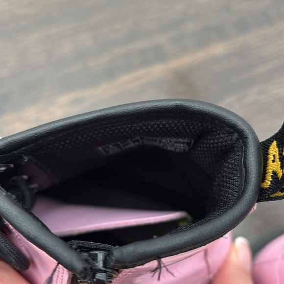 Pink patent Dr Marten 8 eye hole boots (kids) - Picture 14 of 16